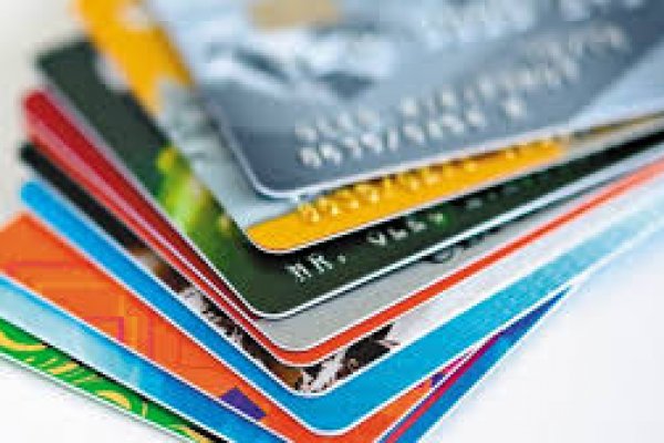 Operaciones con tarjetas de crédito cayeron por quinto mes consecutivo