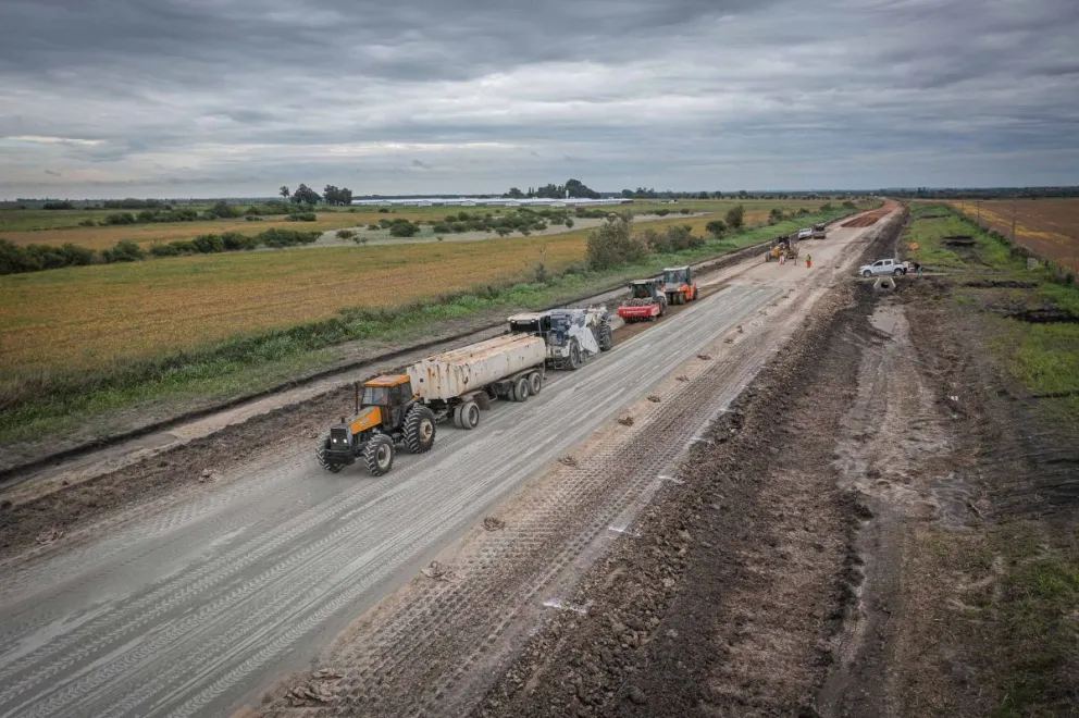 Vialidad trabaja en la reconstrucción del camino desde Viale hasta arroyo Durazno