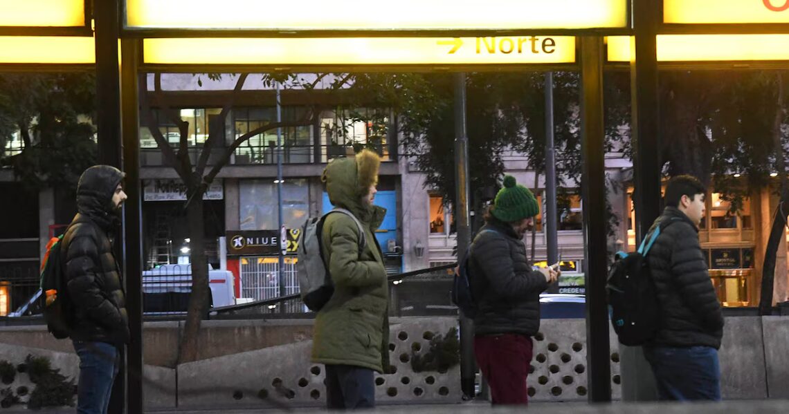 Avanza un frente frío por el AMBA y hay alerta por vientos fuertes: cómo seguirá el tiempo durante toda la semana