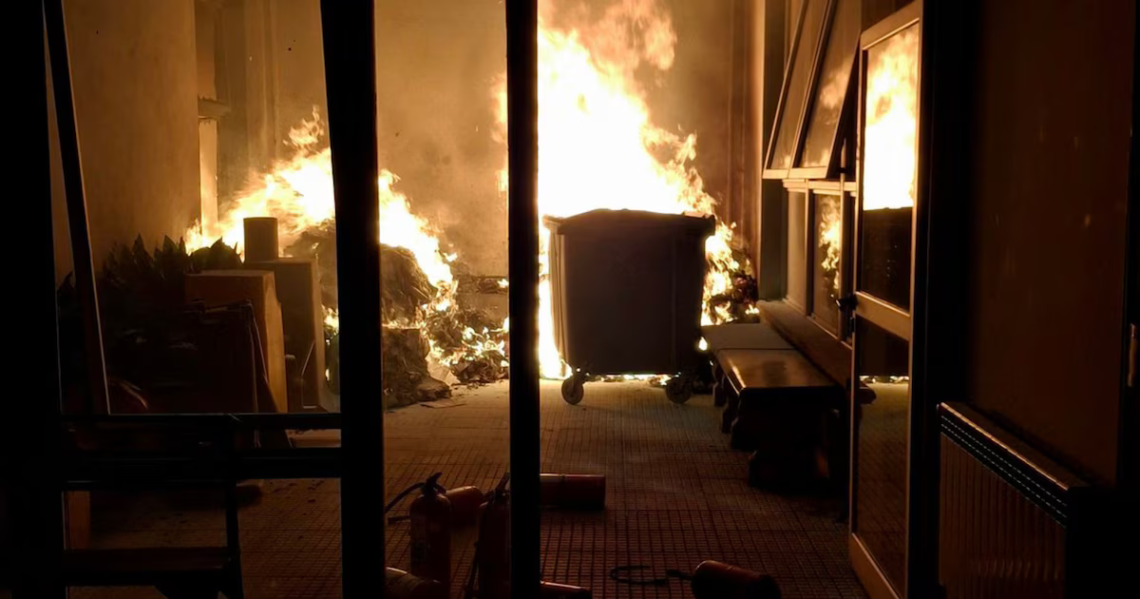 Evacuaron la Facultad de Sociales de la UBA por un incendio: no hubo heridos