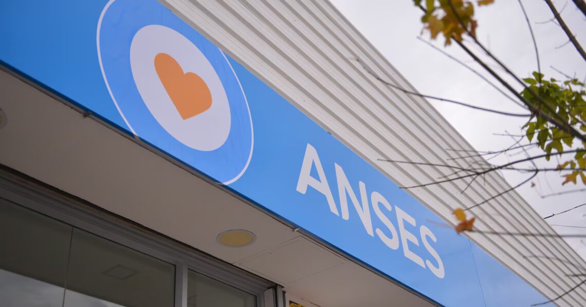 ANSES: quiénes cobran hoy martes 19 de mayo de 2026El sistema previsional incorpora este mes un aumento relacionado con la inflación, modificando los valores de jubilaciones, pensiones y asignaciones familiares, junto con bonos extraordinarios y un calendario de pago escalonado a nivel nacionalPor Celeste Sawczuk