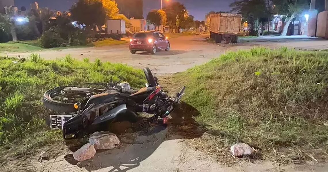 Un adolescente sin licencia ni seguro atropelló, arrastró y mató a un motociclista en Mar del Plata