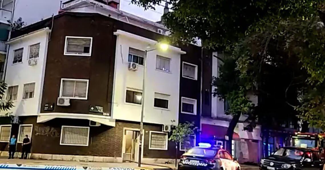 Trágico incendio en Villa Crespo: un jubilado murió carbonizado dentro de su departamento