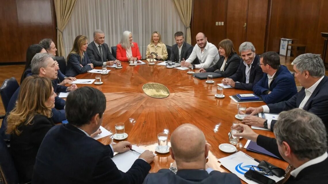 Luis Caputo se reunió con Patricia Bullrich y senadores aliados para analizar obras y economías regionales