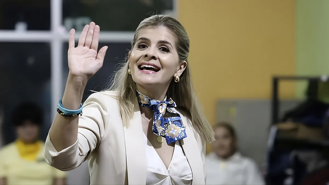 La nueva presidenta de Costa Rica promete una “guerra total” contra el narcotráfico y busca imitar el modelo de Nayib Bukele