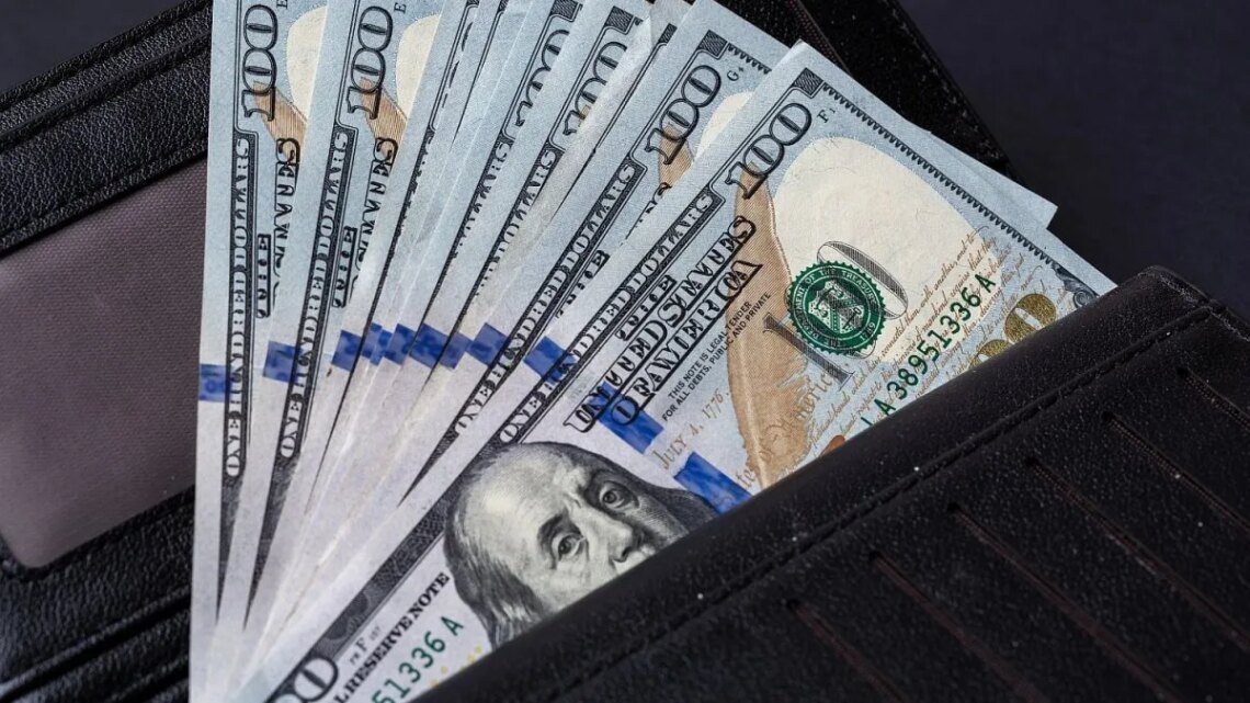 El dólar oficial se encamina a cerrar una nueva semana por debajo de los $1.400 y consolida la pax cambiaria