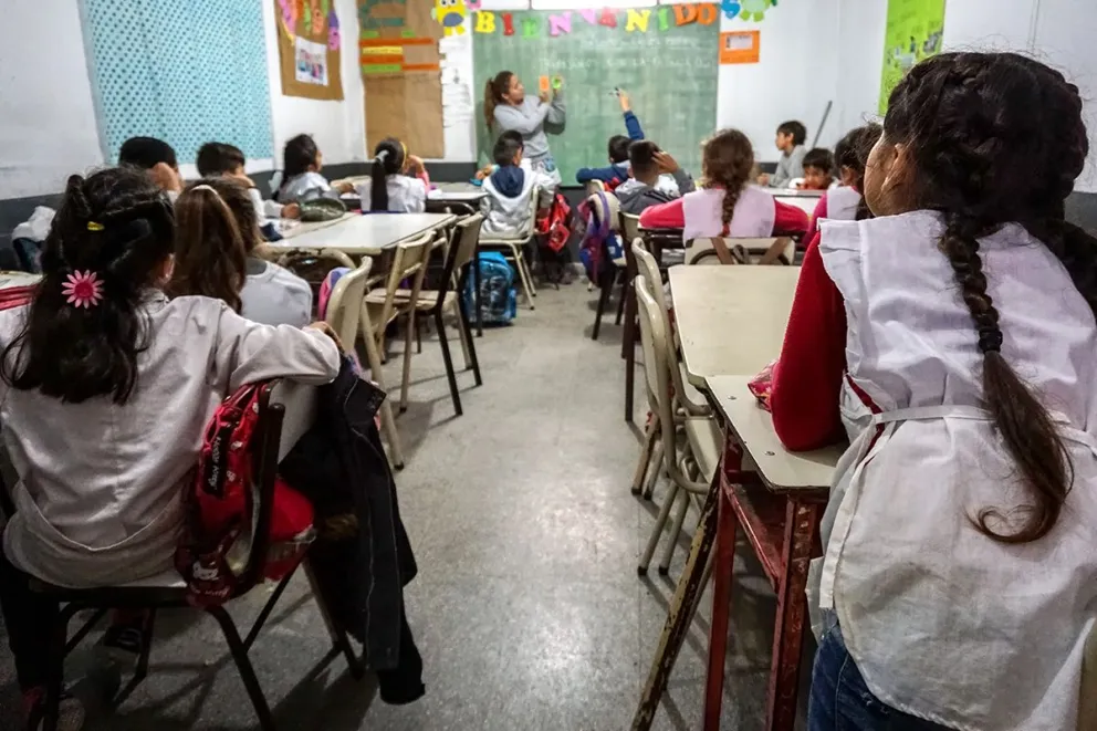 Proponen ampliar las horas de clase en escuelas públicas