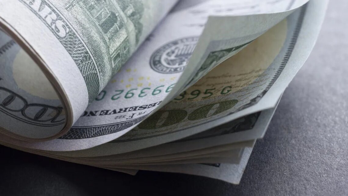 El dólar oficial subió por segunda jornada al hilo y el BCRA compró más de u$s150 millones