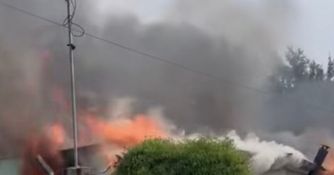 Murió una mujer de 84 años y sus dos nietos están internados tras un incendio en GualeguayEl incendio destruyó casi por completo la vivienda y habría sido originado por una estufa utilizada para calefaccionar el ambiente. Los niños, de 12 y 4 años, están hospitalizados