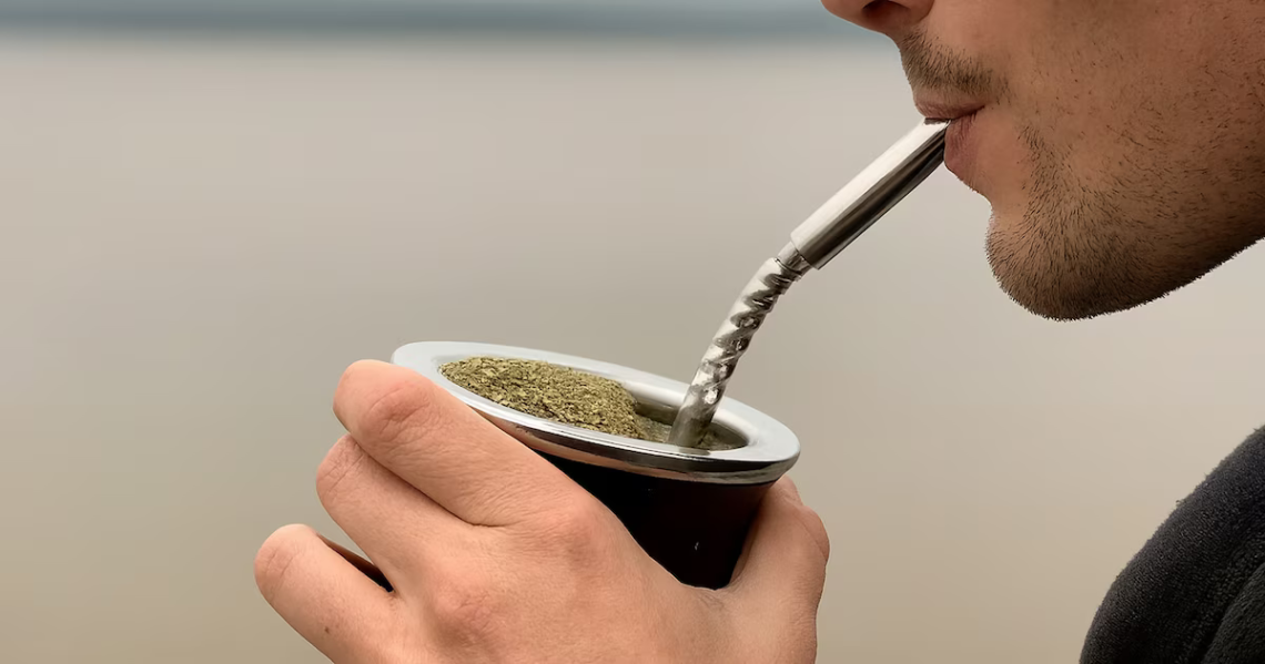 El organizador de Expo Mate advirtió por la baja del consumo local, pero dijo que crece en el exterior: el factor MessiLa yerba mate cayó en ventas internas pese a una cosecha récord, y Cirilo Wagener explicó en Infobae al Regreso por qué el producto argentino conquista mercados externosPor Nicolás Sturtz