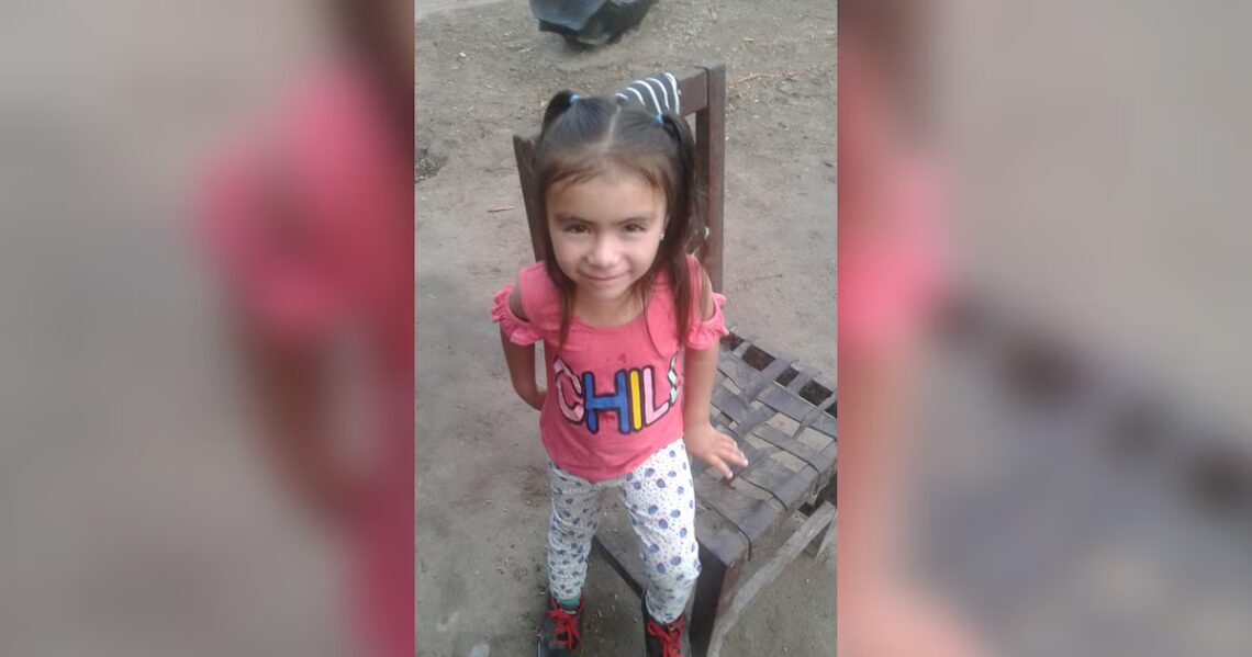 Declaró la madre de la nena de 10 años hallada muerta en Santiago del Estero y apuntó contra el padre: “Le pegaba mucho”Viviana Ovejero, imputada por homicidio calificado por el vínculo pero en libertad, declaró ante el fiscal Rafael Zanni que René Orlando Bulacio golpeaba a Florencia y también la agredía a ella. El hombre está detenido por el mismo delito. La causa espera nuevas pericias, testimonios familiares y un estudio de ADN