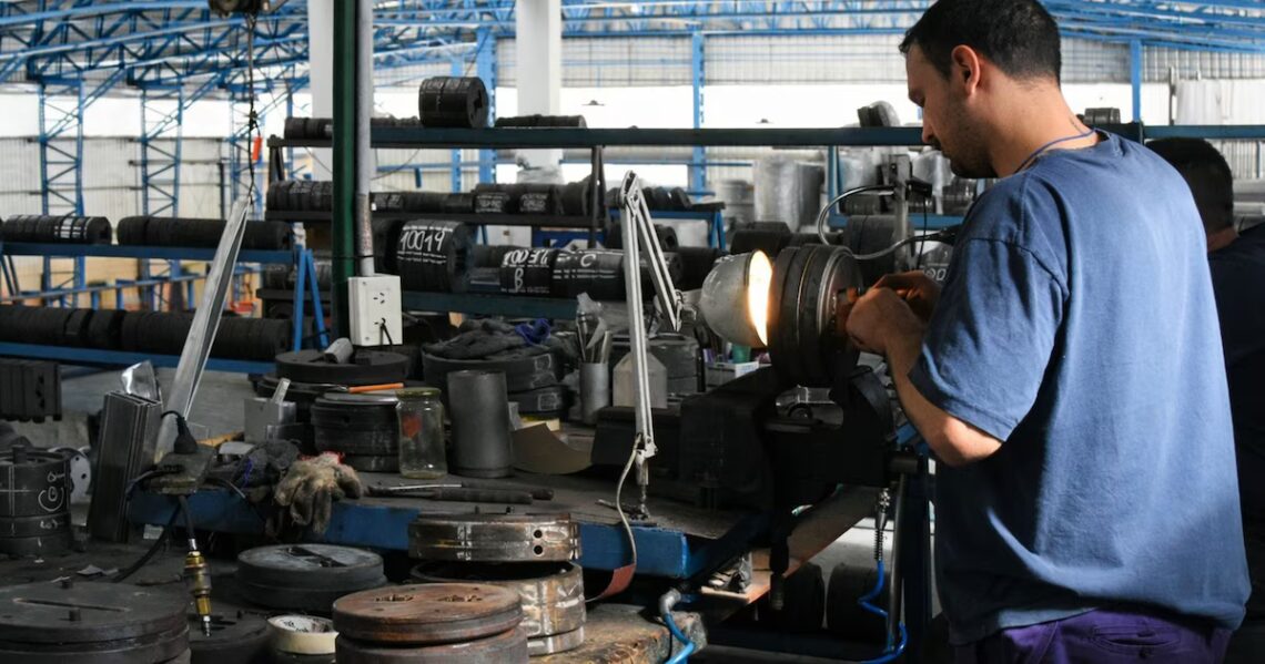 ¿Contratar más barato garantiza más empleo?: el debate detrás del nuevo régimen para impulsar el trabajo formalEl Régimen de Incentivo a la Formalización Laboral (RIFL), ahora reglamentado, reduce las contribuciones patronales sobre la nómina salarial. Rige para altas que se den entre el 1 de mayo y el 30 de abril de 2027. Qué esperan empresarios y analistas del mercadoPor Natalia Donato