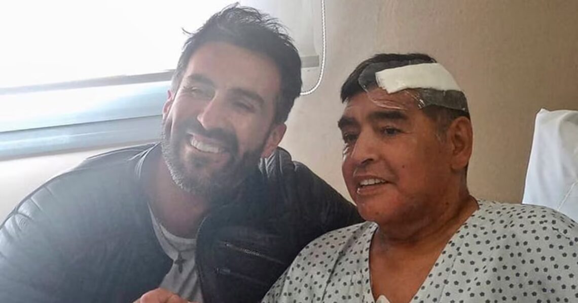 Juicio por la muerte de Maradona, en vivo: un testigo dio detalles inéditos de la operación de cabeza a DiegoEl debate oral por el fallecimiento del Diez se reanudó este martes con tres nuevos testimonios clave para la fiscalía. Uno de ellos fue el de Pablo Rubino, el neurocirujano que estuvo presente en el quirófano donde intervinieron al Diez por su hematoma subdural de cabeza