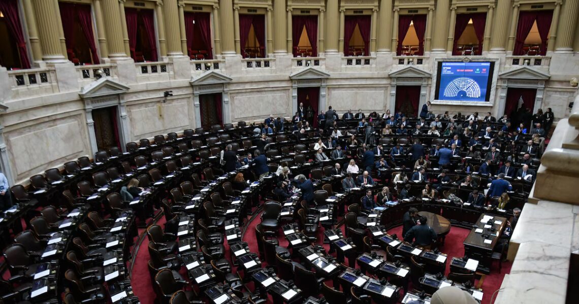 “Zona Cálida”: la propuesta que negoció el Gobierno para destrabar el recorte de subsidios al gas en DiputadosPara conseguir los votos para restringir la cantidad de hogares que acceden a ayuda económica en los consumo de gas, el oficialismo prometió a distritos del norte una bonificación al uso de electricidadPor Lucrecia Eterovich