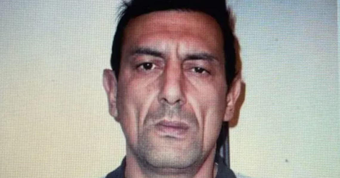 Recapturaron a “El Loco” Cárdenas: cumplía prisión por homicidio y había escapado durante una sesión de terapiaDarío Fernando Cárdenas fue recapturado tras estar casi dos meses prófugo mientras visitaba a su pareja en Chubut. Está condenado por asesinar a un hombre de un disparo en la cabeza en 2024
