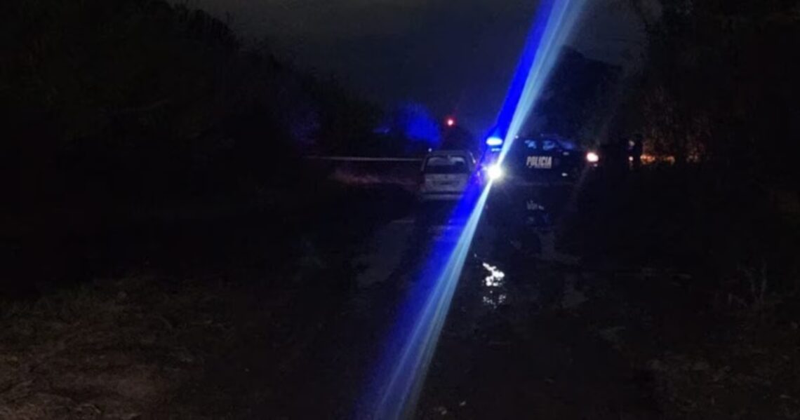 Hallaron muerto a un chofer de aplicación en un camino rural de RosarioUn conductor fue encontrado sin vida junto a su auto en una zona poco transitada de las afueras de Rosario. La investigación judicial busca esclarecer el origen del fallecimiento