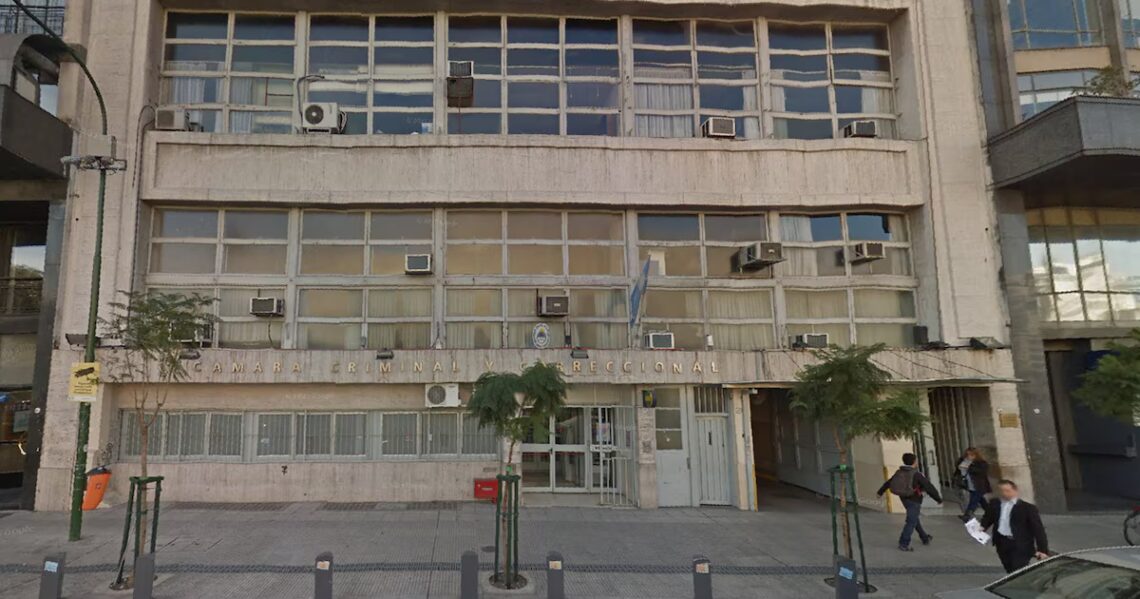 Alarma en un edificio judicial ubicado al lado del Teatro Colón por una réplica de una bombaUna persona dejó un paquete en el ingreso de la Cámara Nacional de Apelaciones en lo Criminal y Correccional y motivó la intervención de fuerzas de seguridad e instancias judiciales