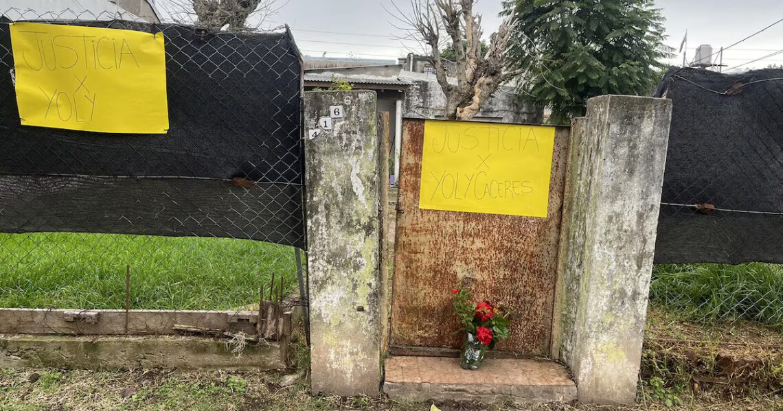 “Me tapó la boca para que no gritara”: el desgarrador relato de la nena que escapó tras el crimen de su madre en Los PolvorinesTras ser atacada en su cuarto por un vecino y conocido de su madre, la niña de 9 años salió a la calle y pidió ayuda. Esteban Lorenzo Amarilla, señalado como el agresor, sigue prófugo y es buscado por la policía