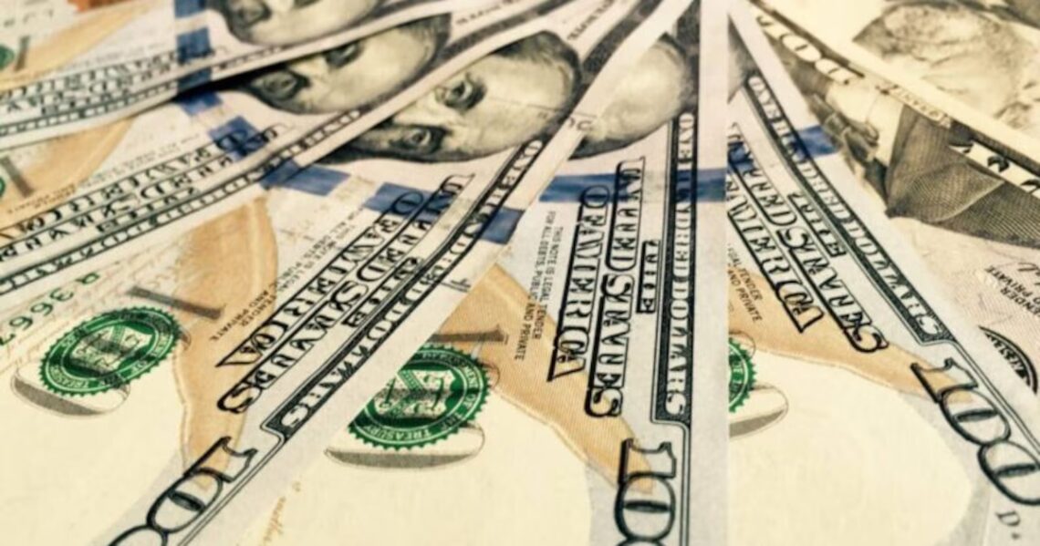 Jornada financiera: el dólar profundizó la baja y el riesgo país volvió a superar los 500 puntosEl dólar bajó a $1.384 en el mercado mayorista y al público cedió a $1.405 en el Banco Nación. El S&P Merval restó 1,4% y los títulos públicos perdieron 0,5%. El indicador de JP Morgan se ubicó en 511 unidadesPor Juan Gasalla