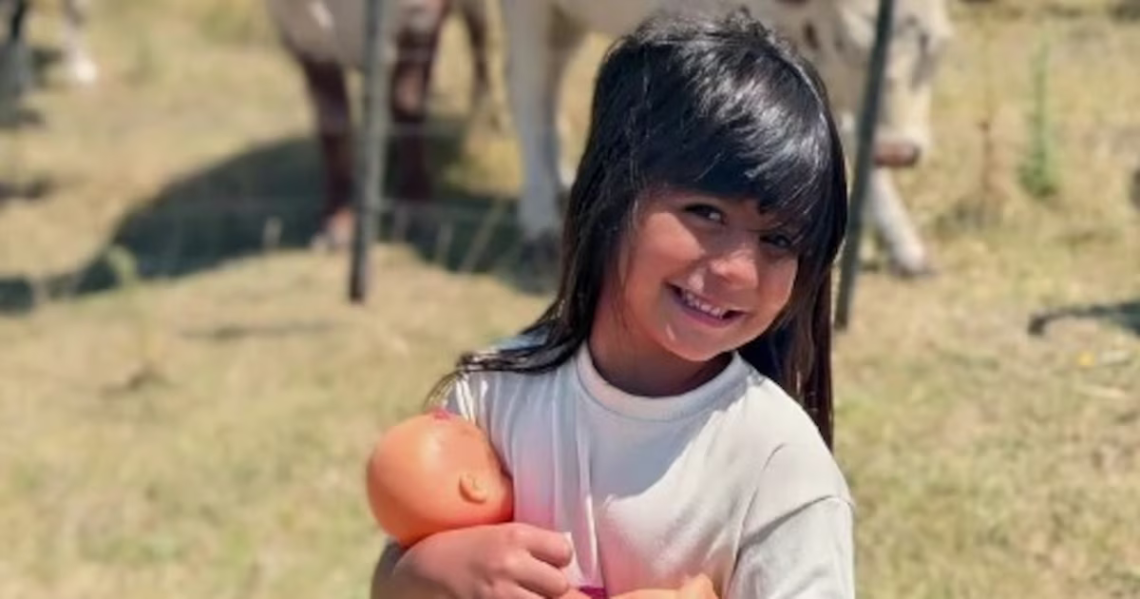 Tiene 5 años, un tumor cerebral agresivo y su familia busca ayuda para acceder a un tratamiento en EEUUHelena es oriunda de Azul. Fue diagnosticada con un DIPG H3 K27M, un tumor inoperable en el tronco encefálico. Ante la falta de tratamientos disponibles en Argentina, sus padres impulsan una campaña solidaria para reunir fondos y costear una alternativa que mejore su calidad de vida
