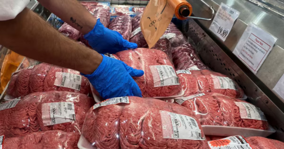 Carne vacuna: exportaciones récord y precios que subieron casi 70% en un año  anticipan el menor consumo en dos décadasCon una oferta más ajustada por la caída de la faena, la demanda interna por habitante bajó a 47,3 kilos anuales y el sector proyecta un nuevo descenso y exportaciones crecientesPor Lola Loustalot