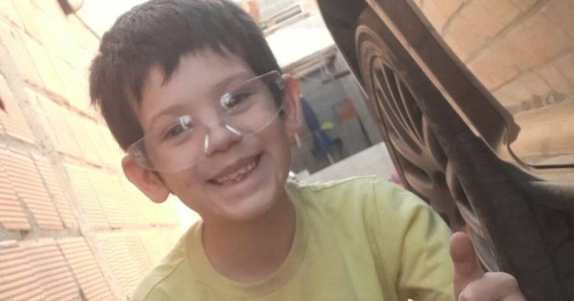 Tiene un hijo con una enfermedad que afecta a 1 de cada 5.000 chicos, rifó su auto para costear el tratamiento y recibió una ayuda inesperadaÁngelo decidió sortear su único vehículo para afrontar los gastos del tratamiento de su hijo en el Hospital Garrahan. Tras viralizarse en redes sociales, la familia recibió un gesto solidario de un desconocido