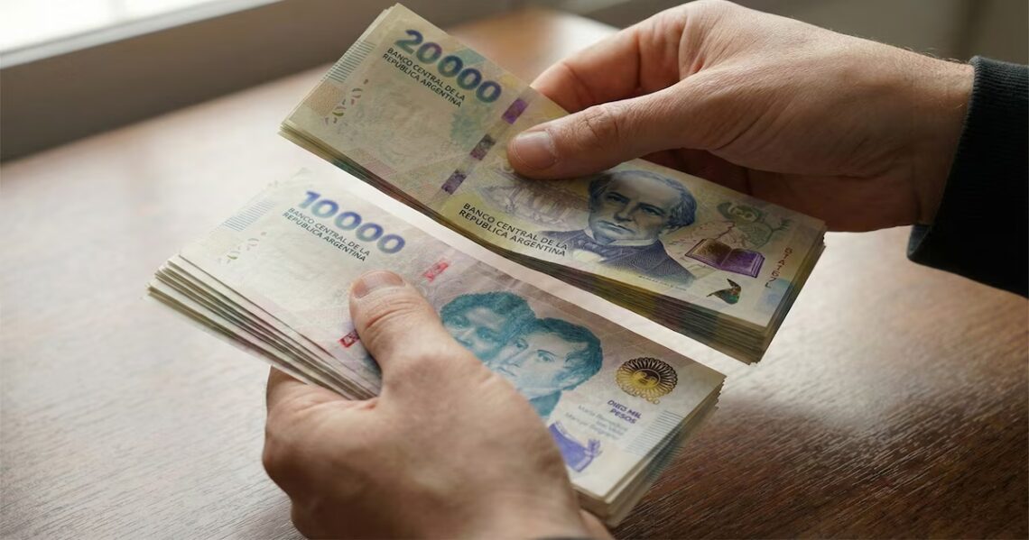 Las empresas ajustaron sus proyecciones salariales: cuánto prevén aumentar en 2026 y las diferencias por sectorLas compañías elevaron cuatro puntos porcentuales sus previsiones de subas de sueldos para 2026 y comenzaron a ordenar las revisiones de haberes con menos ajustes anuales