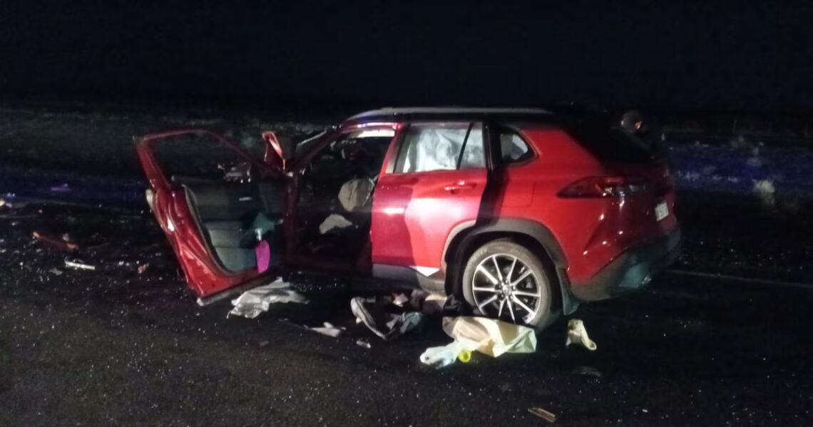 Tragedia en La Pampa: un automóvil chocó de atrás a un camión y murió una mujer sobre la “Ruta del desierto”El hecho ocurrió durante la noche del viernes a la altura de la localidad de 25 de Mayo. La víctima tenía 67 años y murió en el lugar, mientras que su acompañante quedó internado con lesiones graves. Esta semana había fallecido otra persona en esa traza provincial