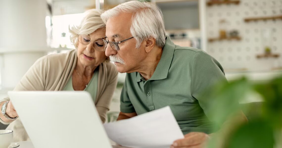 Una pareja de jubilados ya debe gastar más de $1,5 millones al mes para cubrir su canasta de consumoEl costo de vida de los adultos mayores volvió a subir en abril, impulsado por los gastos en alimentos, servicios del hogar y salud