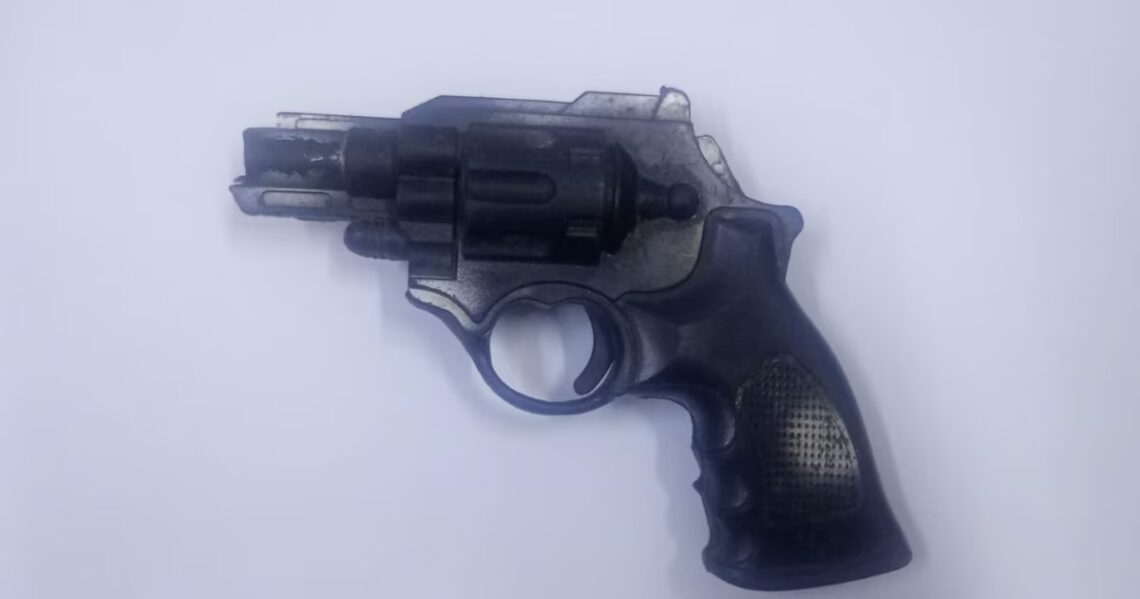 Insólito: un hombre intentó robarle con un arma falsa a dos mujeres policías y fue detenidoOcurrió durante la madrugada de este sábado en la ciudad chaqueña de Resistencia. El asaltante tiene 42 años