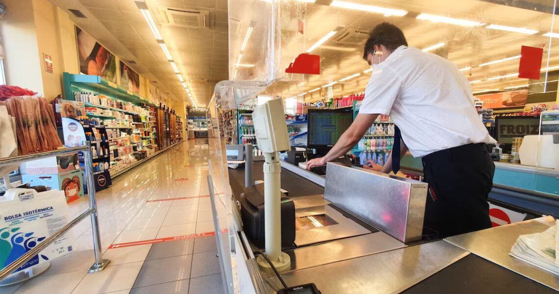 Cuánto cobran los empleados de comercio en mayo 2026 según la última paritaria que incorporó una suma fijaLos trabajadores del sector recibirán un incremento progresivo desde este mes. Cuál es el salario en cada categoria