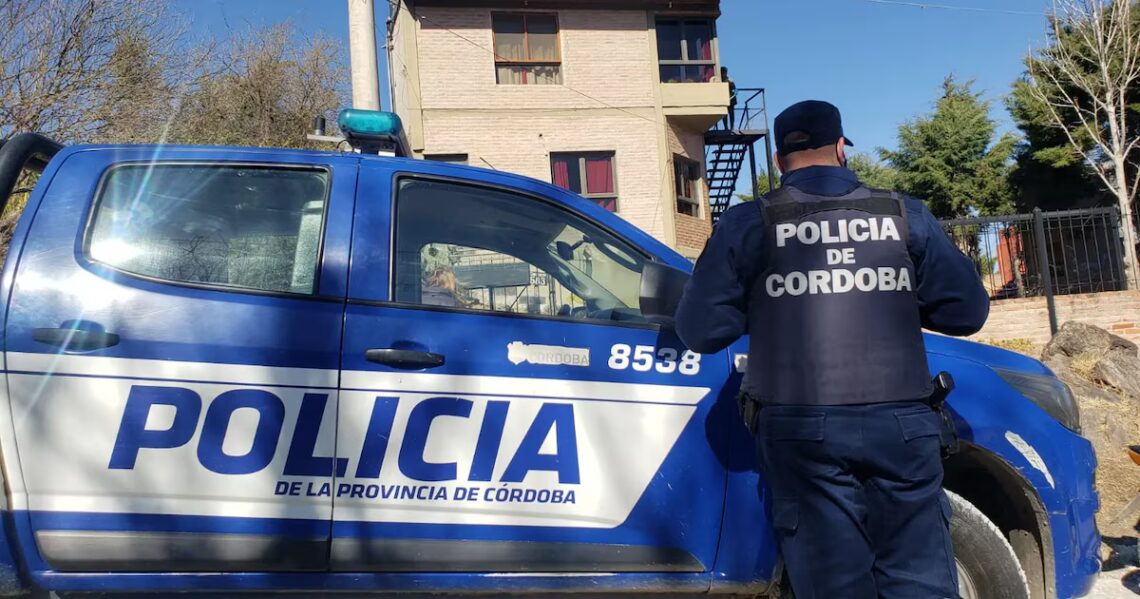 Un hombre murió y otro resultó gravemente herido al chocar una moto y un automóvil en CórdobaLa colisión ocurrió durante la madrugada, en las inmediaciones de la Ruta 9. Además, se registraron otras dos víctimas mortales en las últimas horas por otros incidentes viales