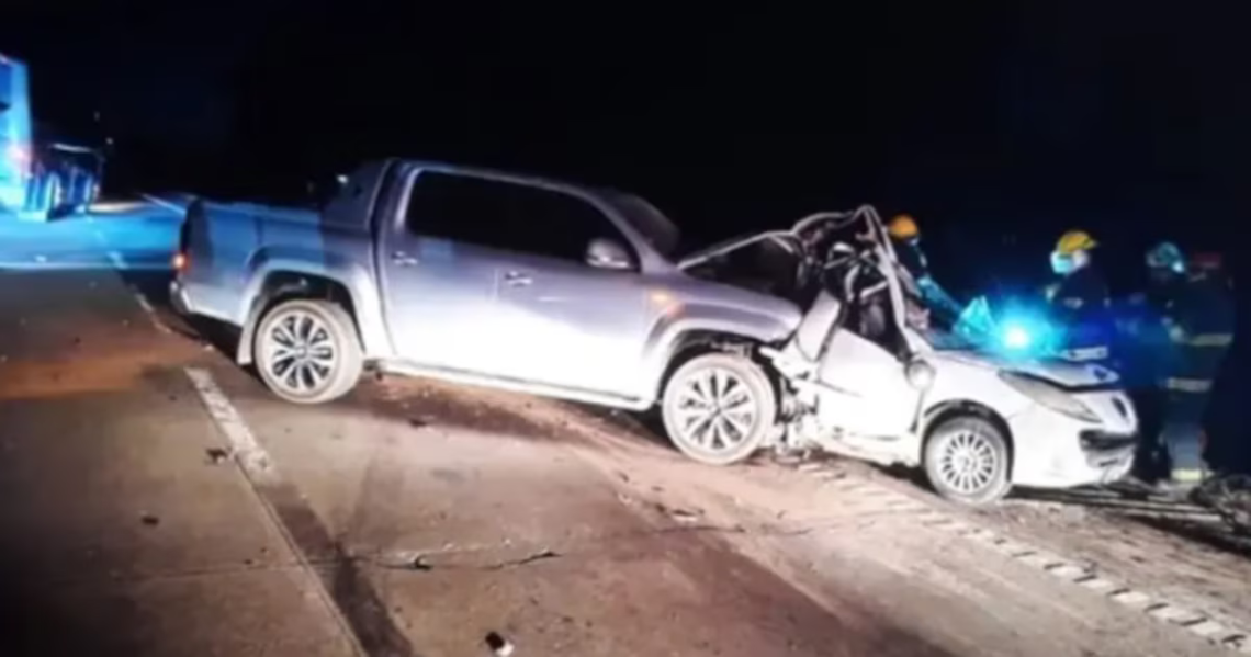 Una familia destruida tras el brutal choque por alcance en San Vicente: quiénes son las cinco víctimas fatalesLa tragedia ocurrió sobre la Ruta 6, a la altura del kilómetro 53, cuando una camioneta embistió desde atrás al Peugeot 207 en el que viajaban tres adultos y dos menores. Las víctimas eran vecinos de Guernica y murieron en el acto por la violencia del impacto