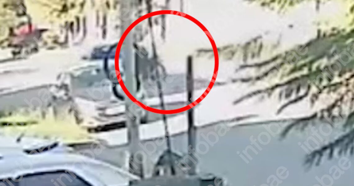 Así fue el choque en el que murió el adolescente de 15 años en ChascomúsSe conoció un video que registra el momento en el que el auto manejado por una joven impactó la moto en la que viajaba Kevin Martínez. La autopsia reveló que la víctima sufrió una “fractura múltiple de cráneo”