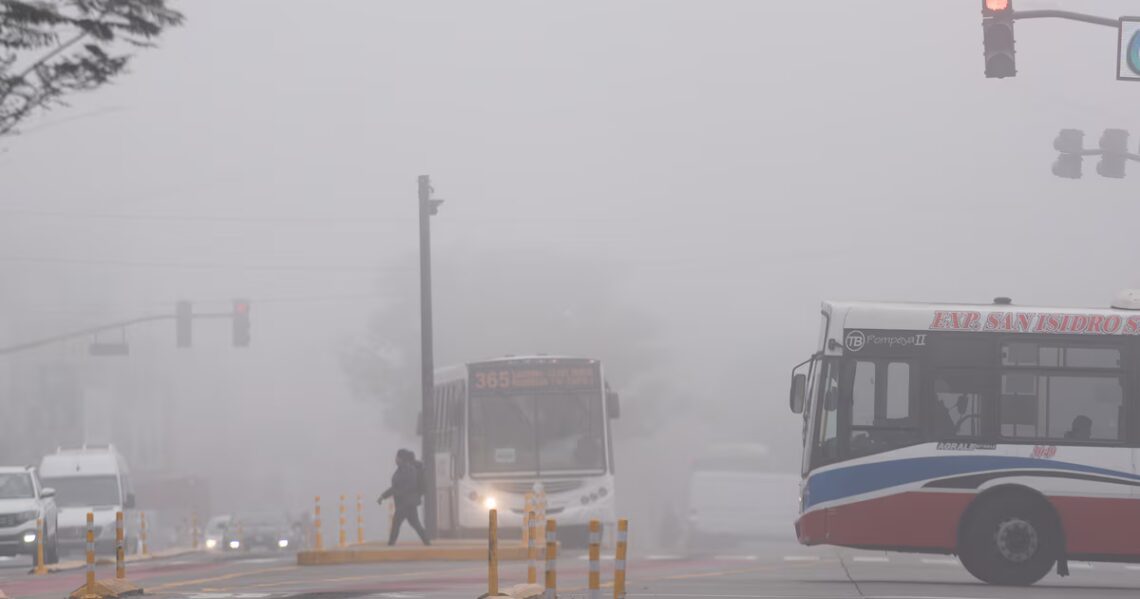 Nieblas intensas y cielo nublado, pero sin lluvias: cómo estará el tiempo en el AMBAEl Servicio Meteorológico Nacional activó un alerta por nieblas y reducción de visibilidad para el AMBA, en una semana en la que se proyectan mínimas de hasta 8 °C y máximas más templadas hacia el viernes