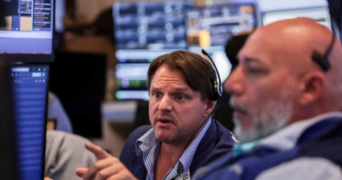 La Argentina arranca la semana en los mercados con un dato desfavorable a cuestas: qué otras dos cifras serán claveEl comienzo de la semana llega con indicadores económicos que preocupan al Gobierno y a los inversores. La baja en la confianza oficial y el desafío de las próximas licitaciones de deuda local e internacional se suman a un escenario global marcado por la volatilidad, la expectativa por datos clave en Estados Unidos y el impacto de la suba de tasas a nivel mundialPor Luis Beldi
