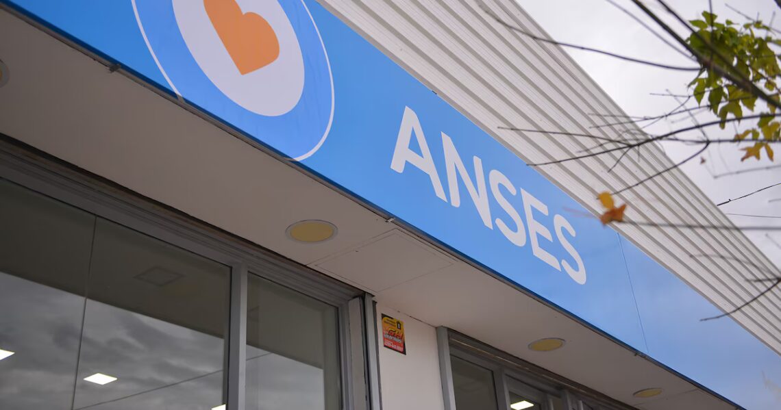ANSES: quiénes cobran hoy jueves 14 de mayo de 2026Nuevas cifras y reglas impactan a diversos sectores sociales. Los detalles de la actualización mensual para miles de familiasPor Celeste Sawczuk