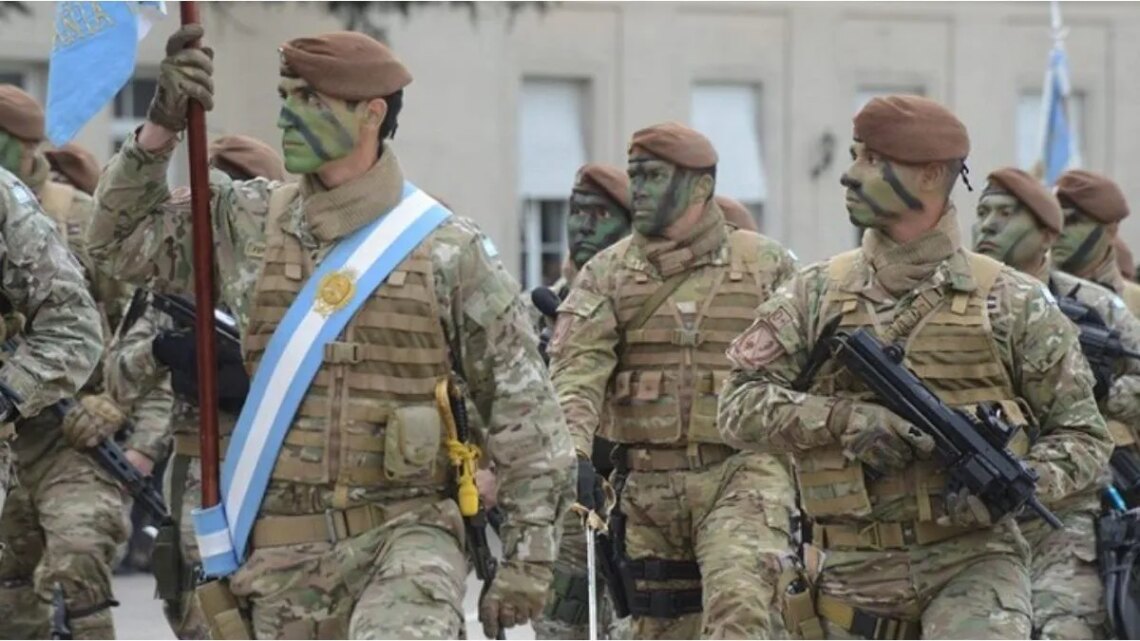 El gobierno de Javier Milei asigna fondos de privatizaciones y bienes estatales a Defensa, Fuerzas Armadas y reequipamiento militar