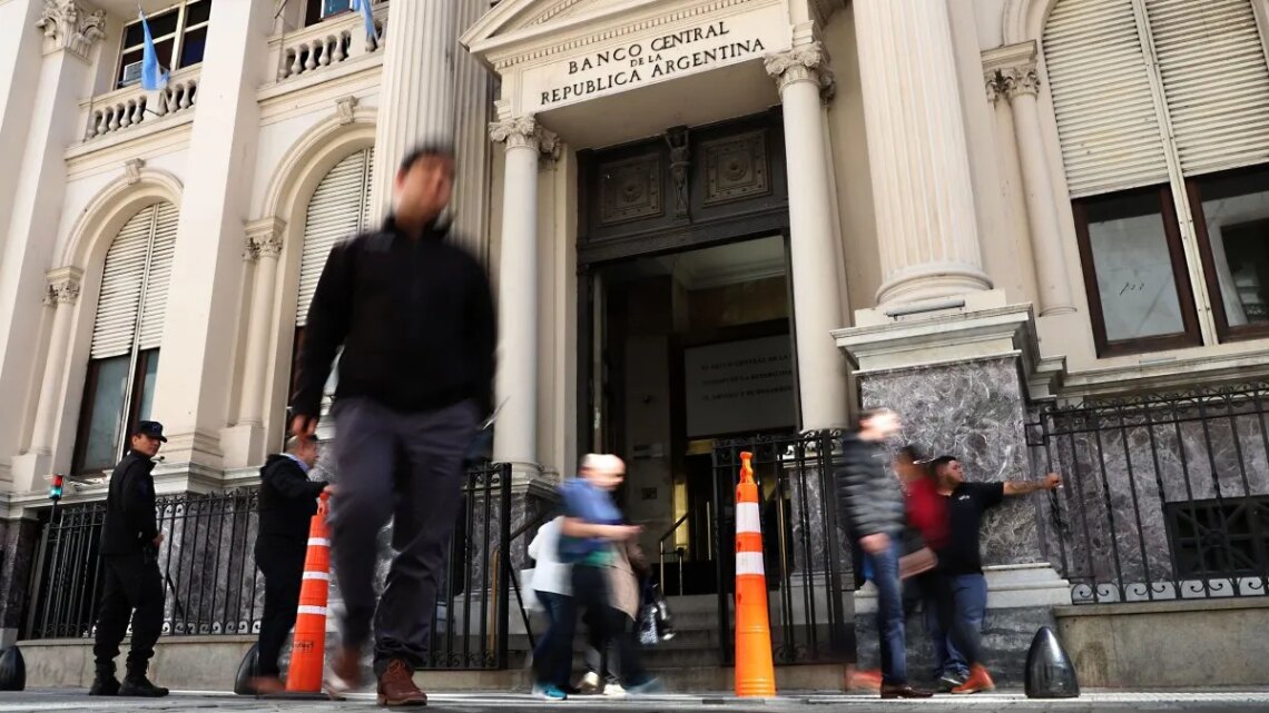 El BCRA girará $24,4 billones al Tesoro por utilidades de 2025 y Luis Caputo ya definió cómo usará esos fondos