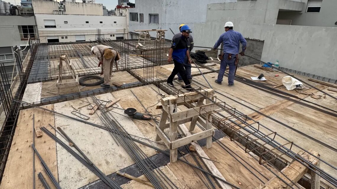 La construcción rebotó 4,7% mensual en marzo, pero la expectativa sigue marcada por la cautela