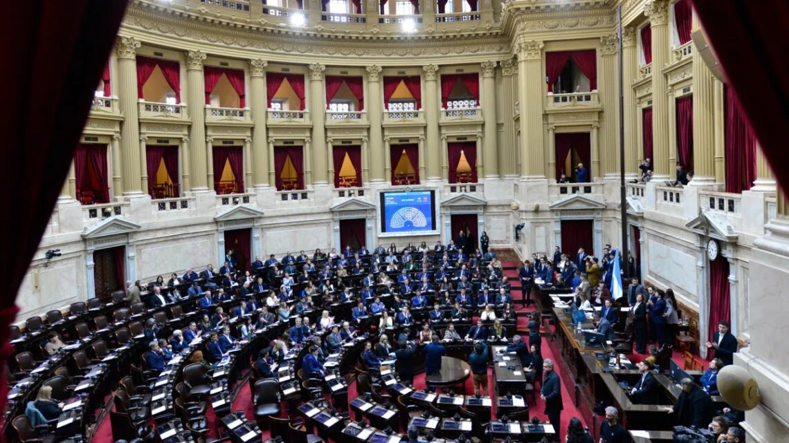 Tras concesiones de último momento a los gobernadores, La Libertad Avanza reactivó Diputados y blindó a Manuel Adorni