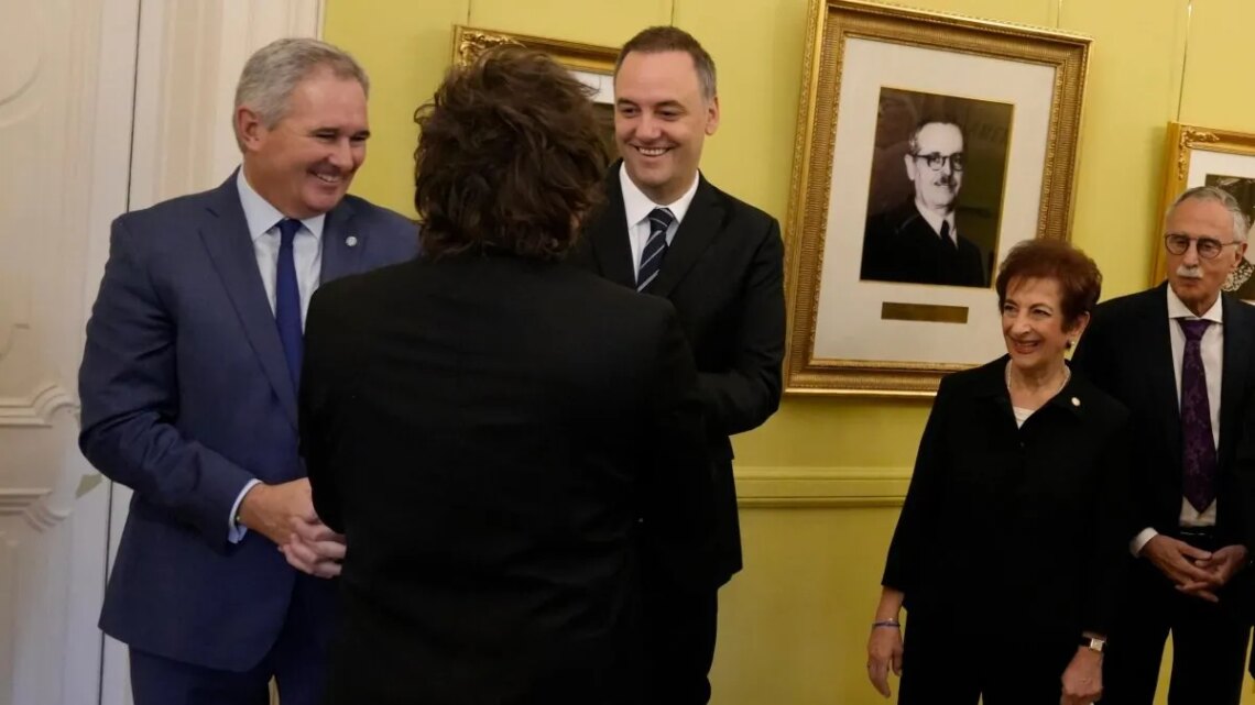 Javier Milei recibe a Manuel Adorni en Olivos con el Gobierno atravesado por el frente judicial