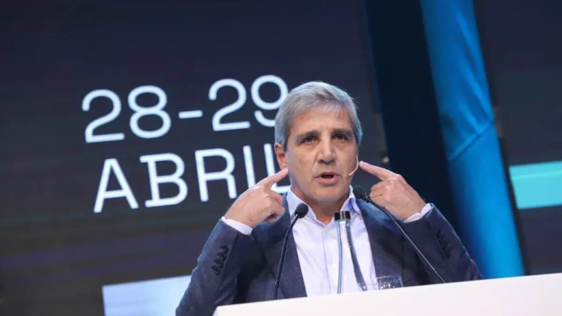 Luis Caputo apuesta a una reactivación económica desde mitad de año: “Ya se muestran signos de recuperación”