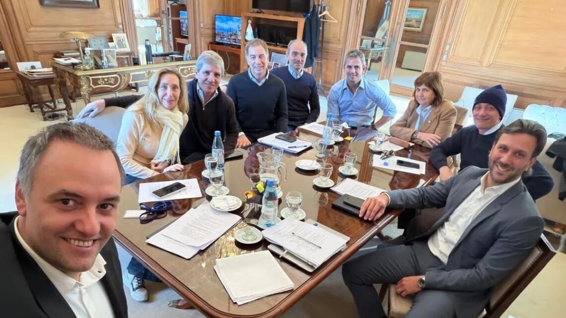 El Gobierno reunió a su mesa política en otro intento por mostrar unidad