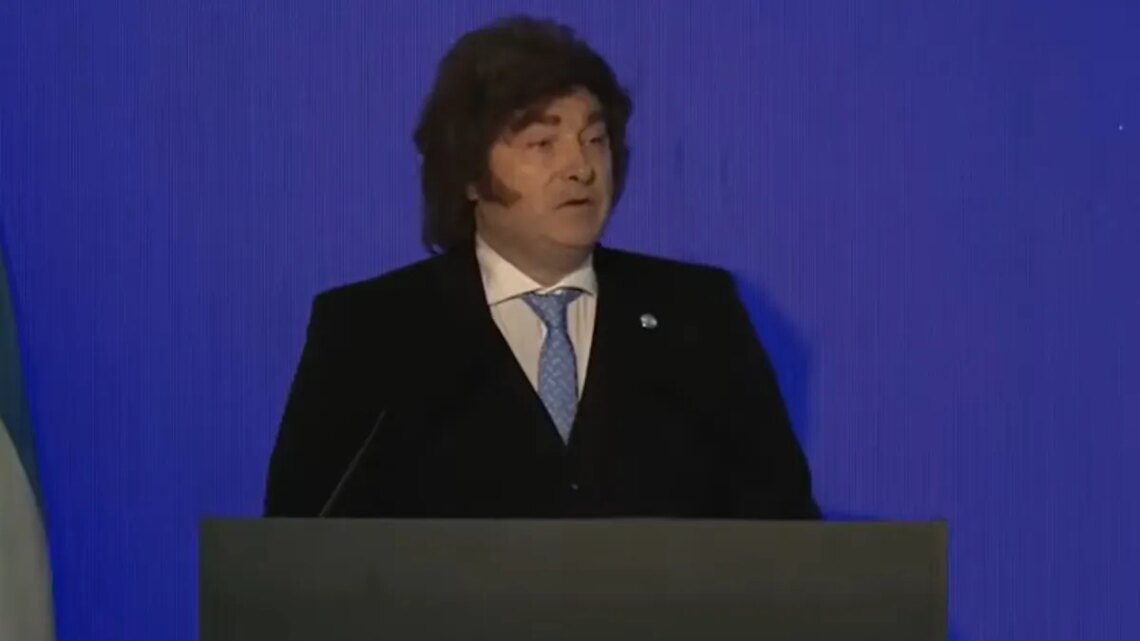Guiño al campo y pedido electoral: Javier Milei anunció menos retenciones y más bajas si es relecto en 2027