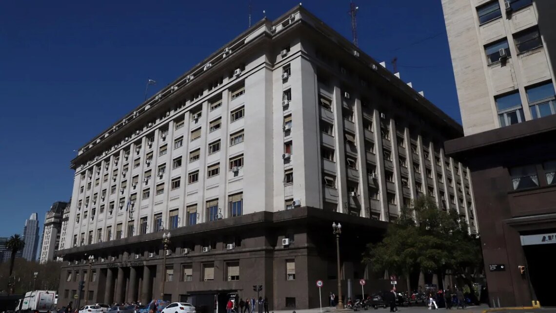 Evacuaron el Ministerio de Economía por una amenaza de bomba