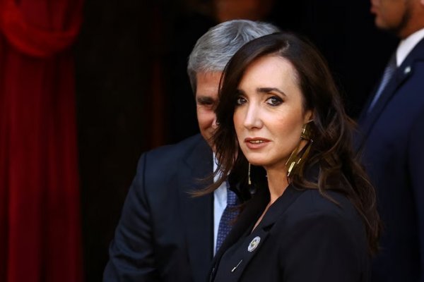 Villarruel: “Estamos esperando todos la declaración jurada de Adorni”