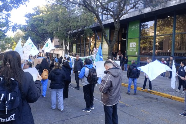 Enfermeros protestaron frente al Ministerio de Salud 