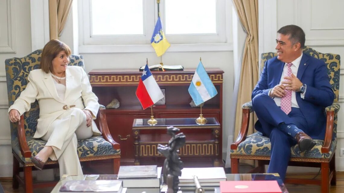 Patricia Bullrich se reunió con el alcalde de Santiago y criticó la gestión del PRO en CABA