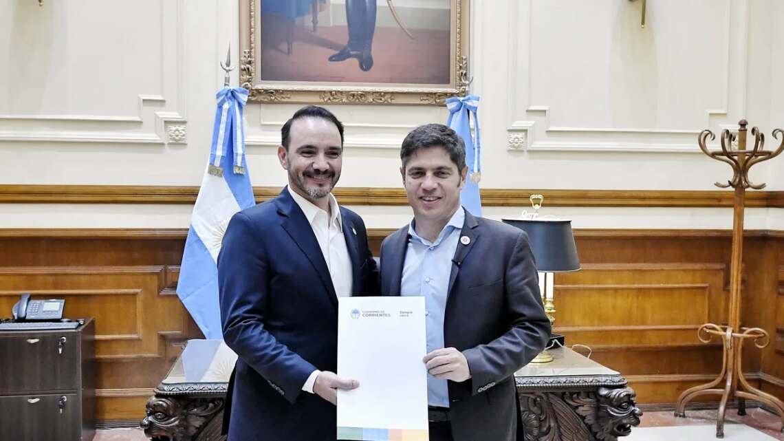 Axel Kicillof suscribió convenios de cooperación con el gobernador Juan Pablo Valdés